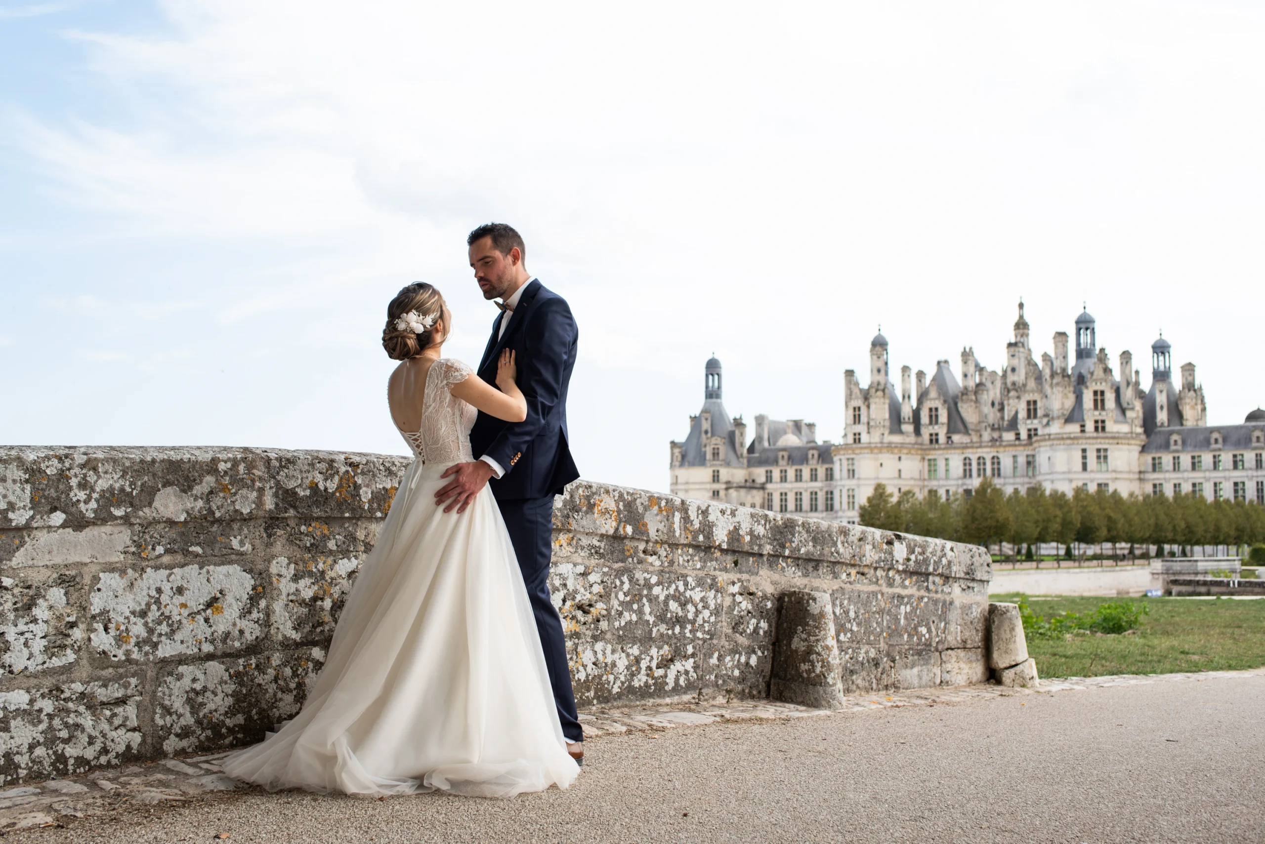 Photo des mariées dans les Jardins du chateau de Chambord, photo prise par Quentin Viel