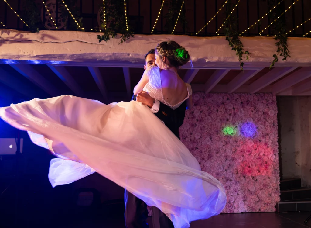 Photo des mariées a l'ouverture de bal, photo prise par Quentin Viel