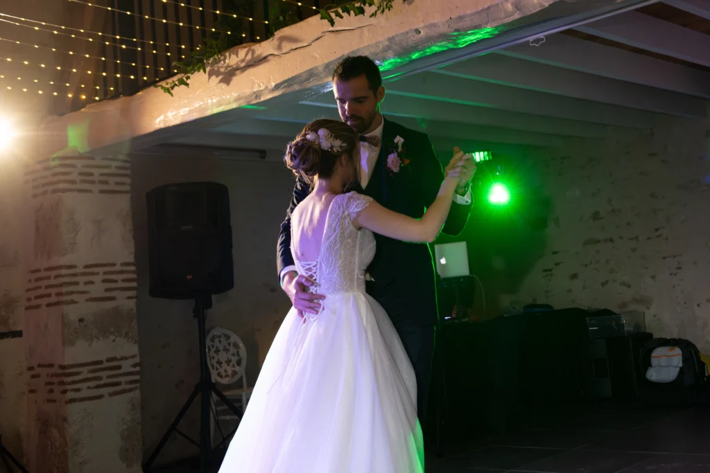 Photo des mariées a l'ouverture de bal, photo prise par Quentin Viel